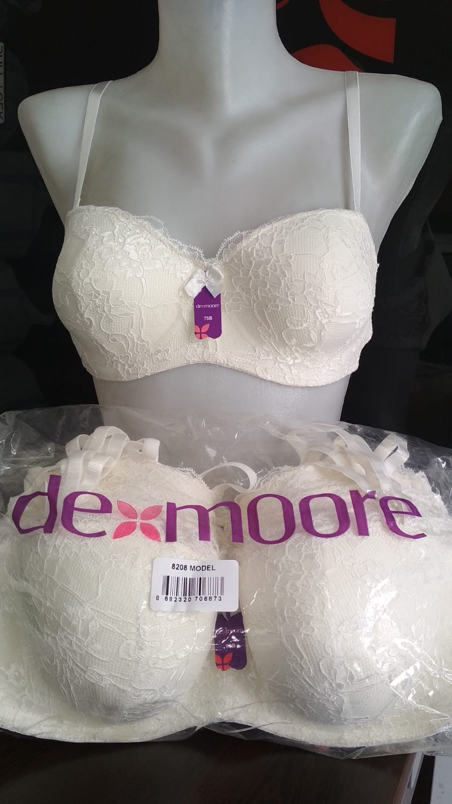 De Moore 8208 Sütyen