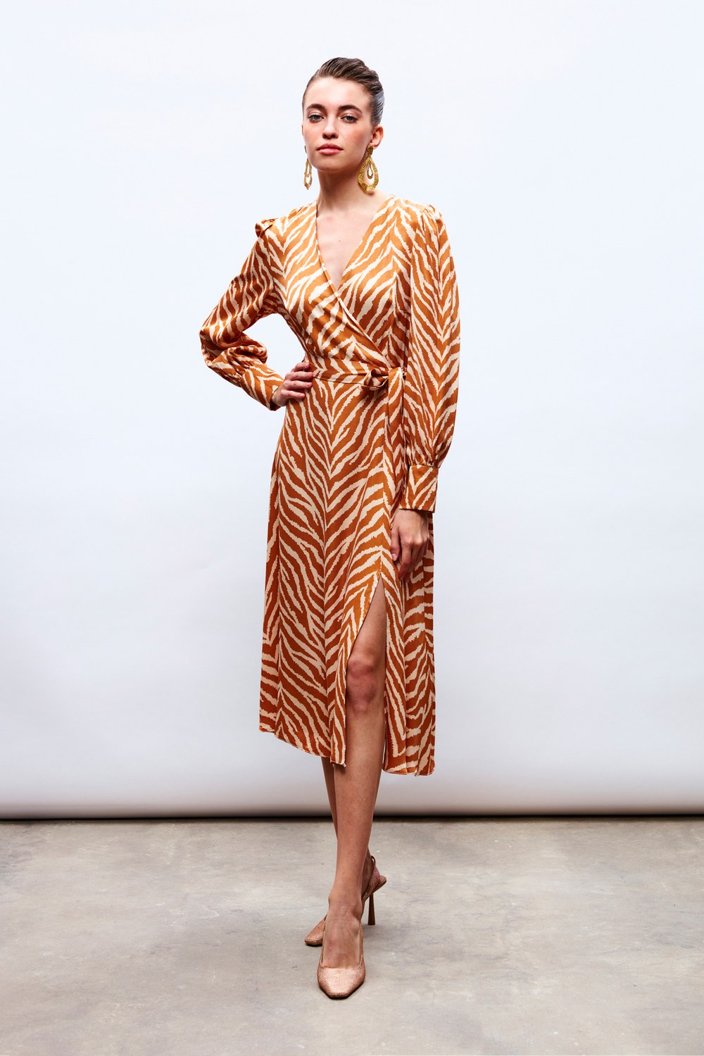 Zebra Desenli Kuşaklı Saten Elbise - Camel