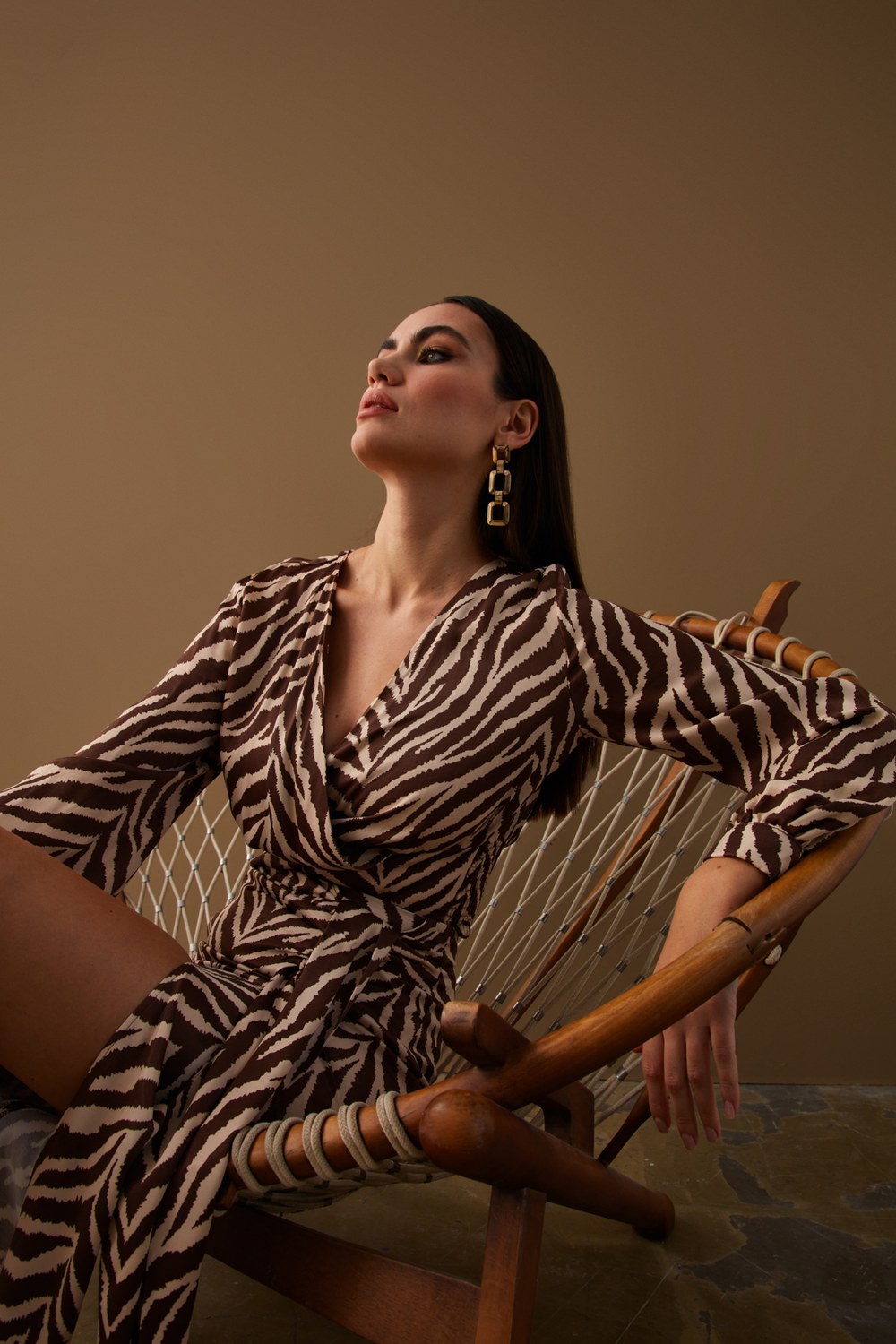 Kruvaze Zebra Desenli Saten Bluz - Kahve