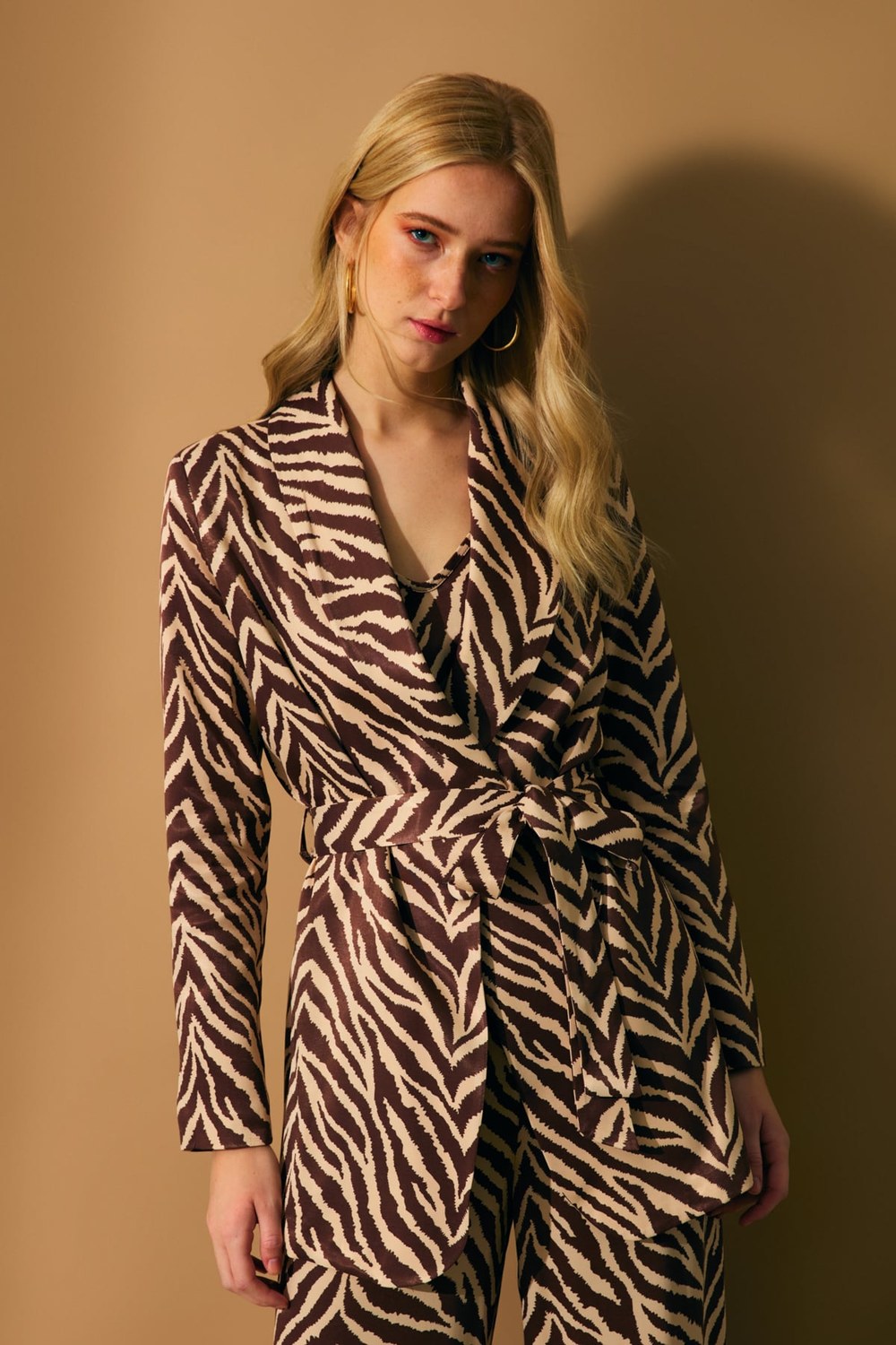 Zebra Desenli Kuşaklı Saten Ceket - Kahve