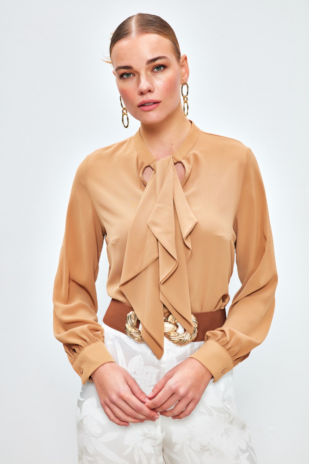 Fular Detaylı Salaş Bluz - Camel