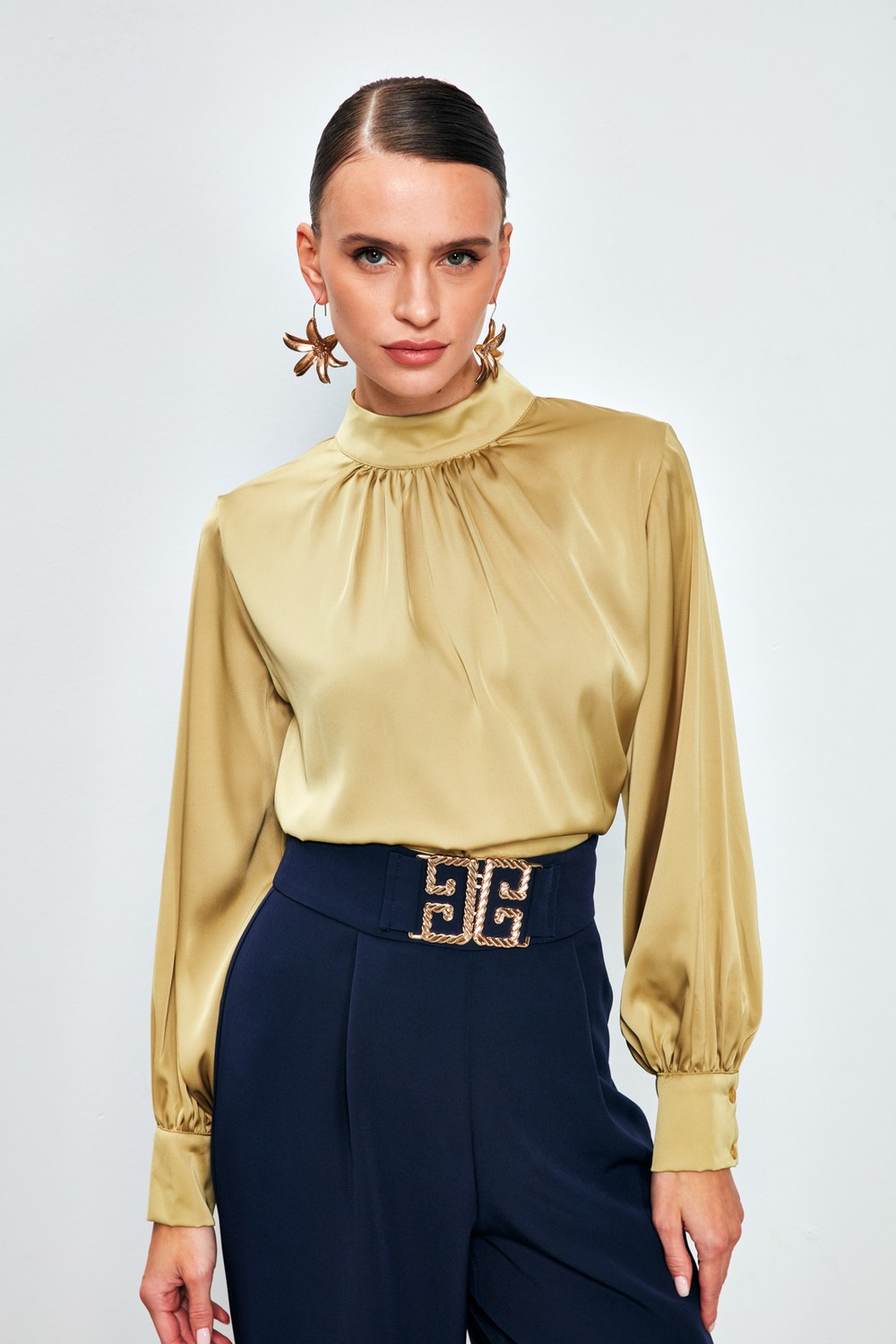 Yaka Detaylı Saten Bluz - Olive