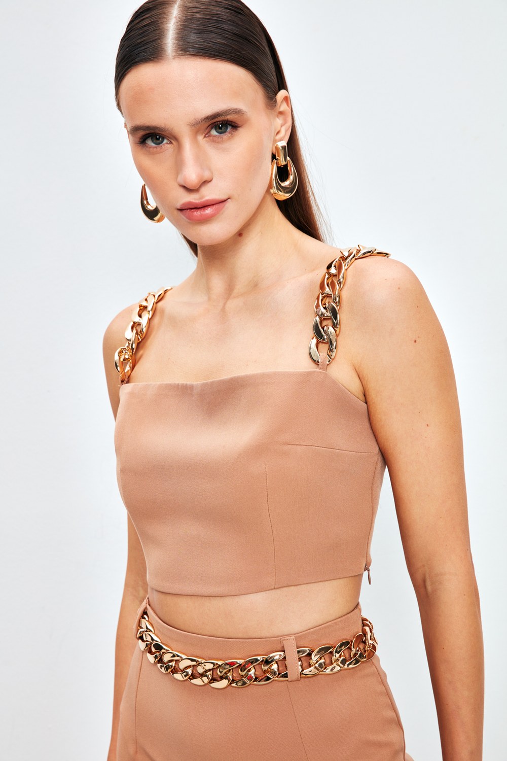 Gold Zincir Askılı Crop Bluz - Camel