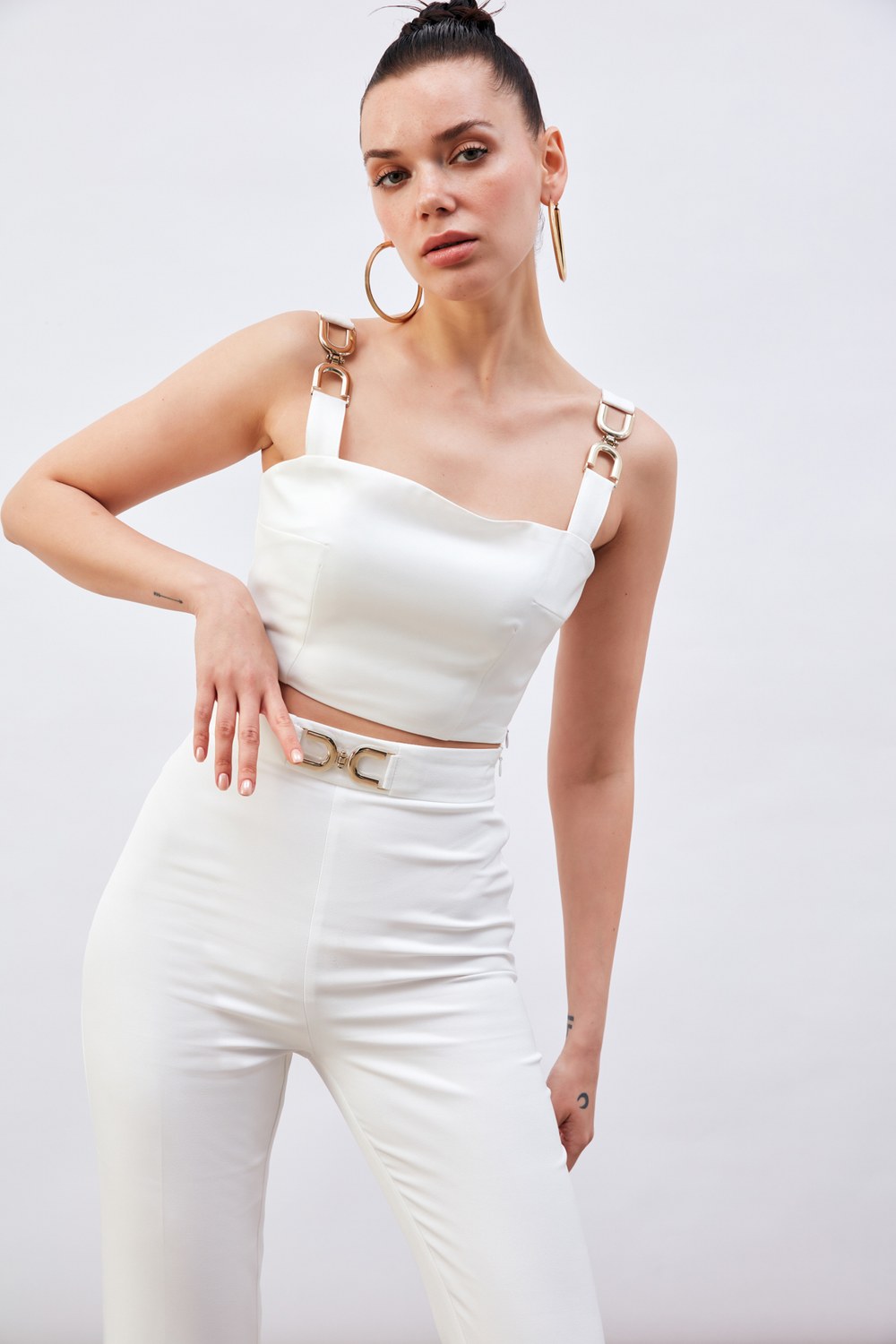 Omuz Aksesuarlı Crop Bluz - Ekru