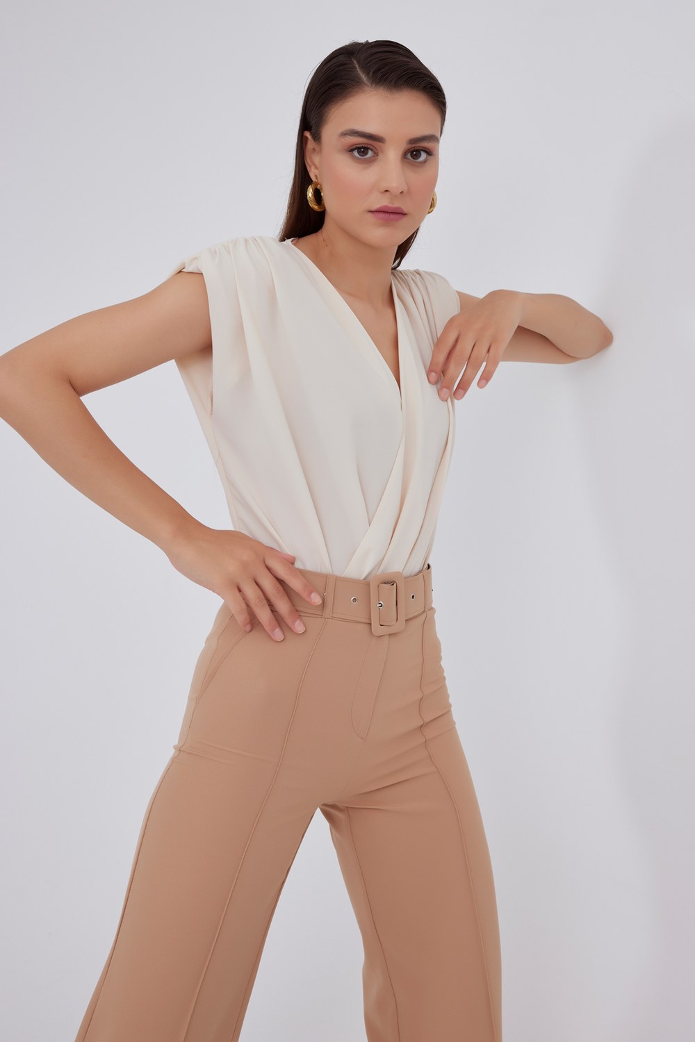 Anvelop Yaka Vatkalı Bodysuit - Bej