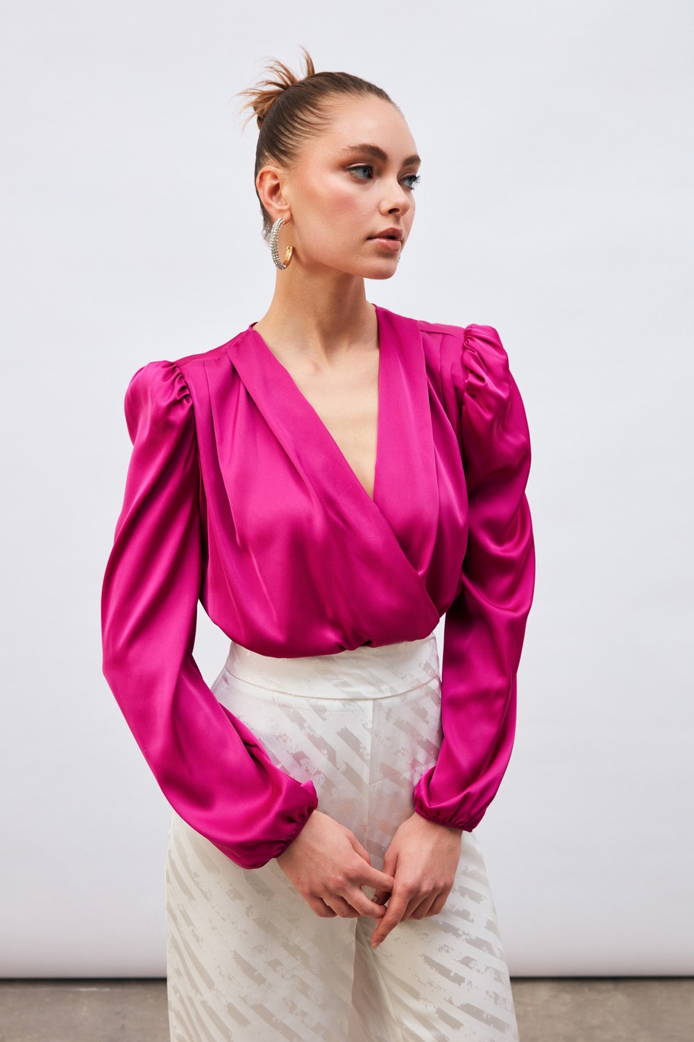 Kruvaze Saten Bodysuit Bluz - Fuşya