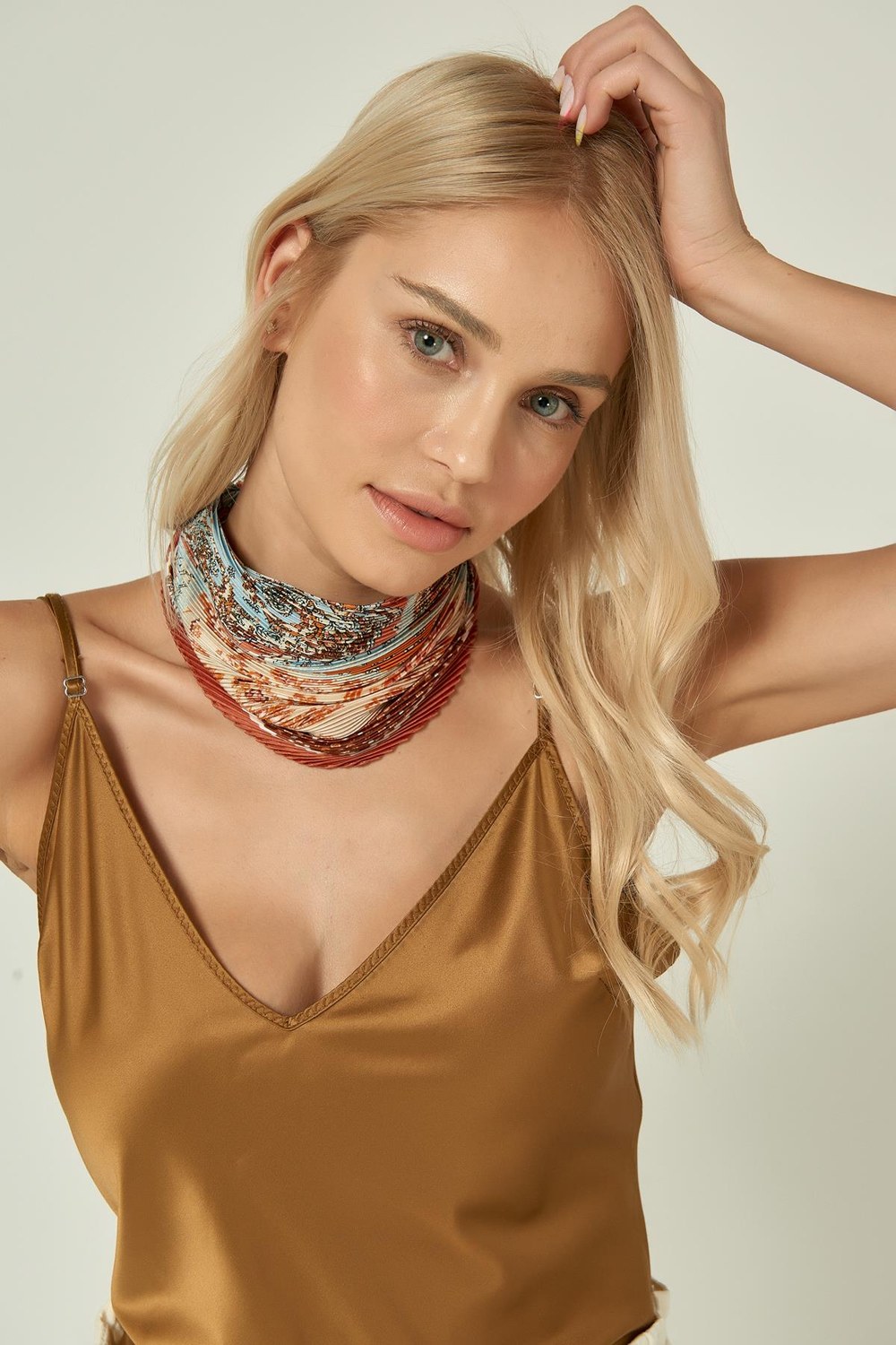 12353-1 Etro Desenli Kiremit Pliseli Saten Bandana Fular 50x50 Cm