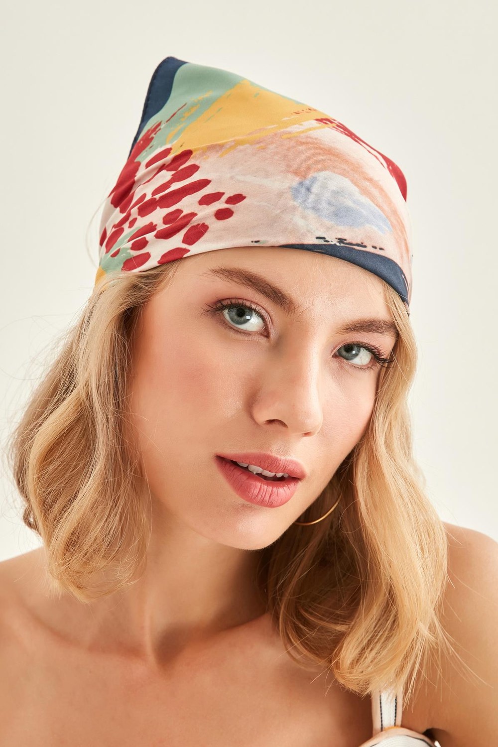 13750 Lacivert Kenarlıklı Renkli Saten Bandana Fular 50x50 Cm