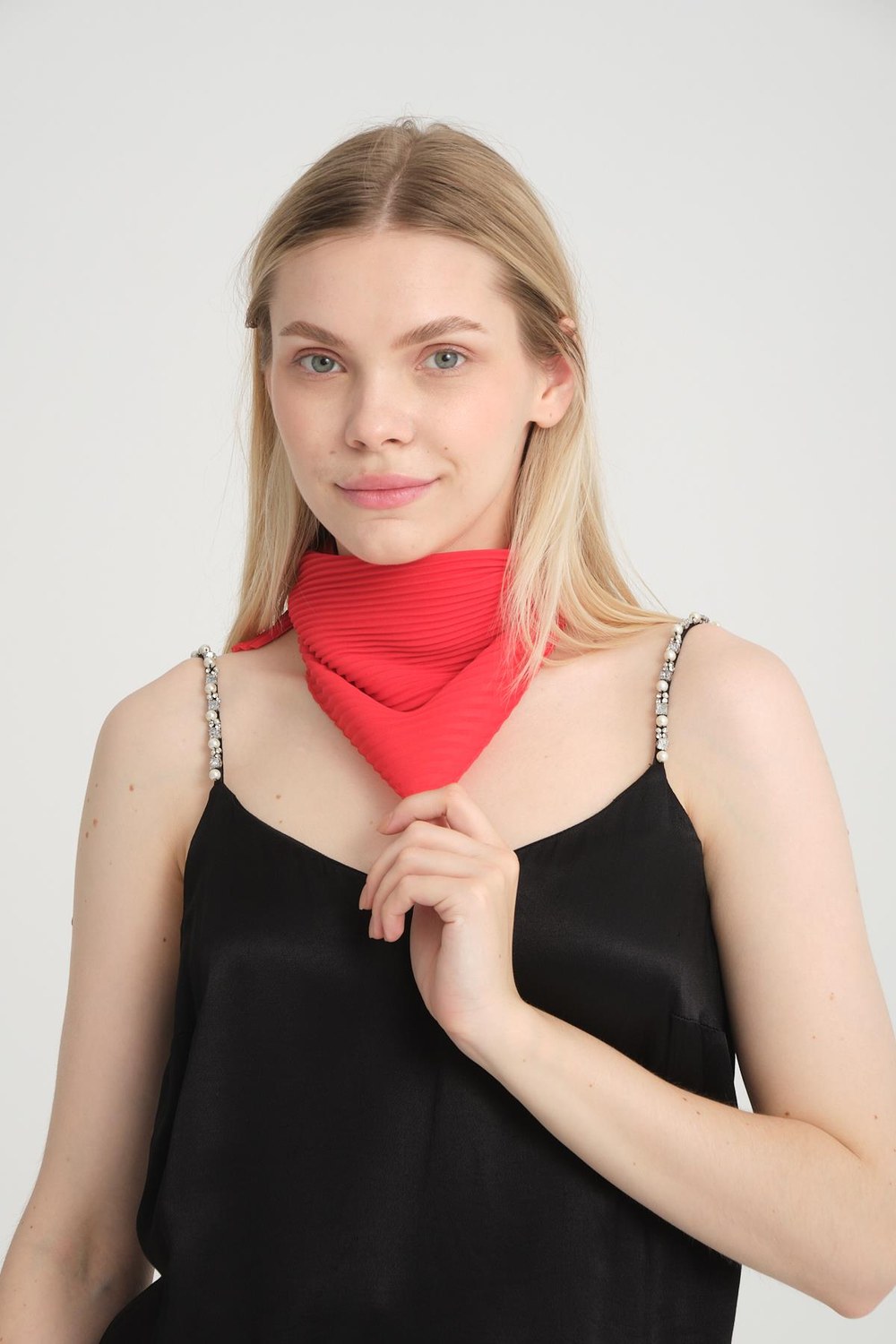 13731-1 Kırmızı Pliseli Saten Bandana Fular 50x50 Cm