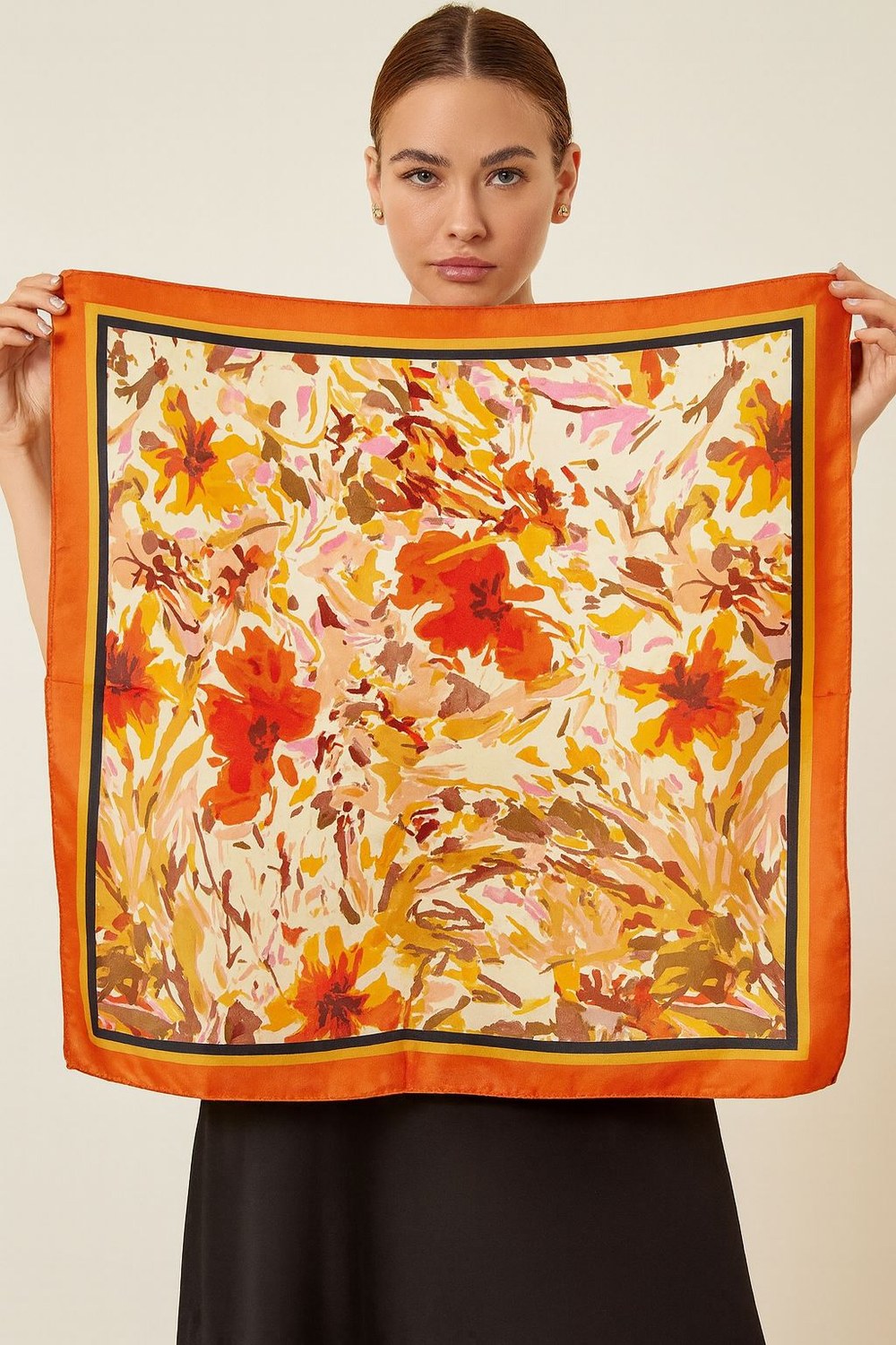 14945 Çiçek Desenli Kiremit Saten Bandana Fular 50x50 Cm