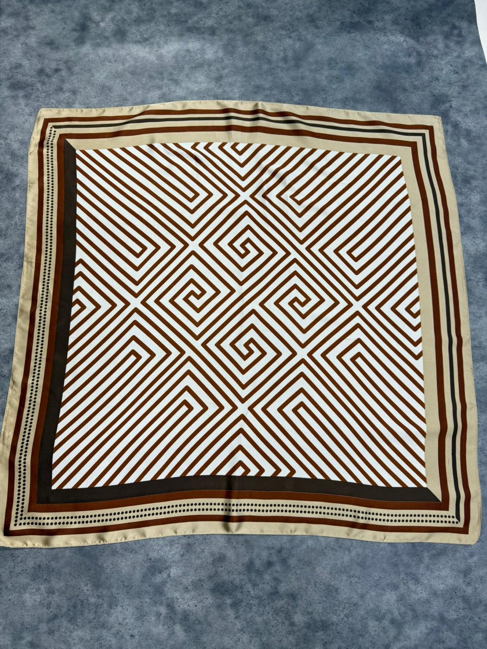 15330 Geometrik Desenli Bej Bandana Fular 90x90 Cm
