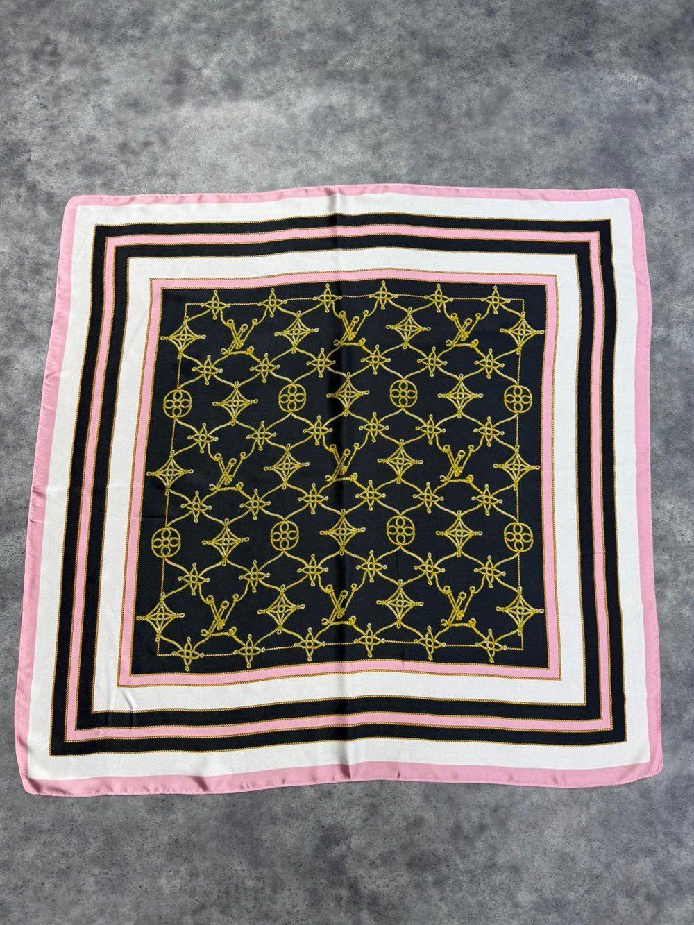 15336 Desenli Pembe Bandana Fular 90x90 Cm