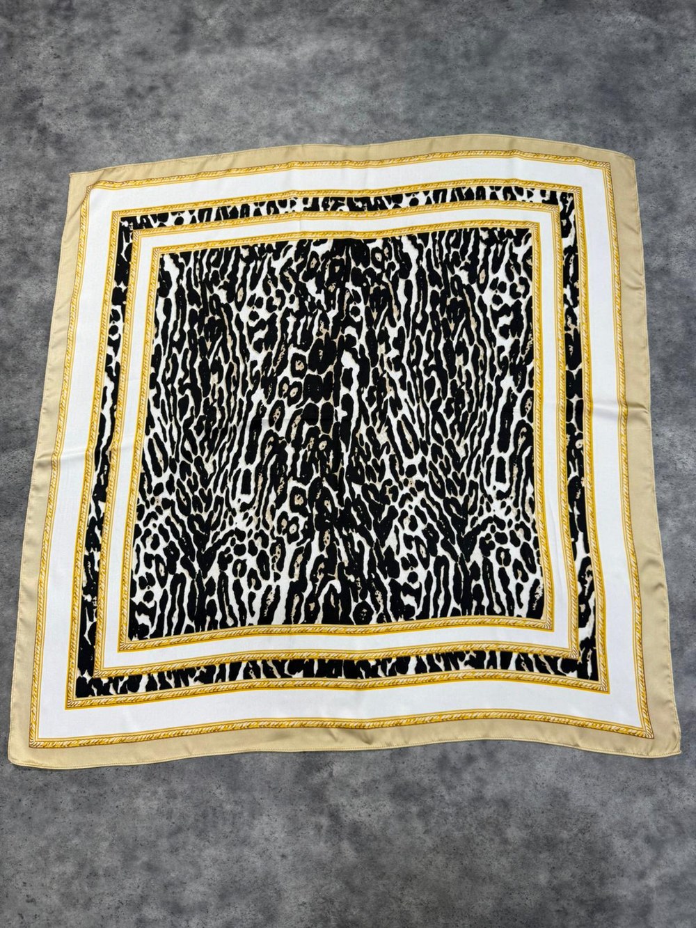15337 Zebra Desenli Bej Bandana Fular 90x90 Cm