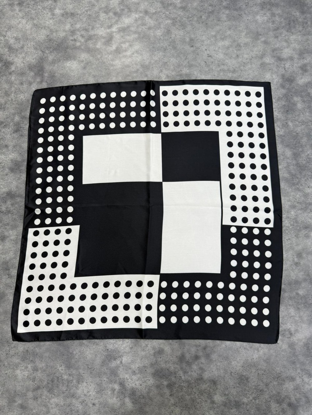 15348 Puantiye Desenli Siyah Bandana Fular 70x70 Cm