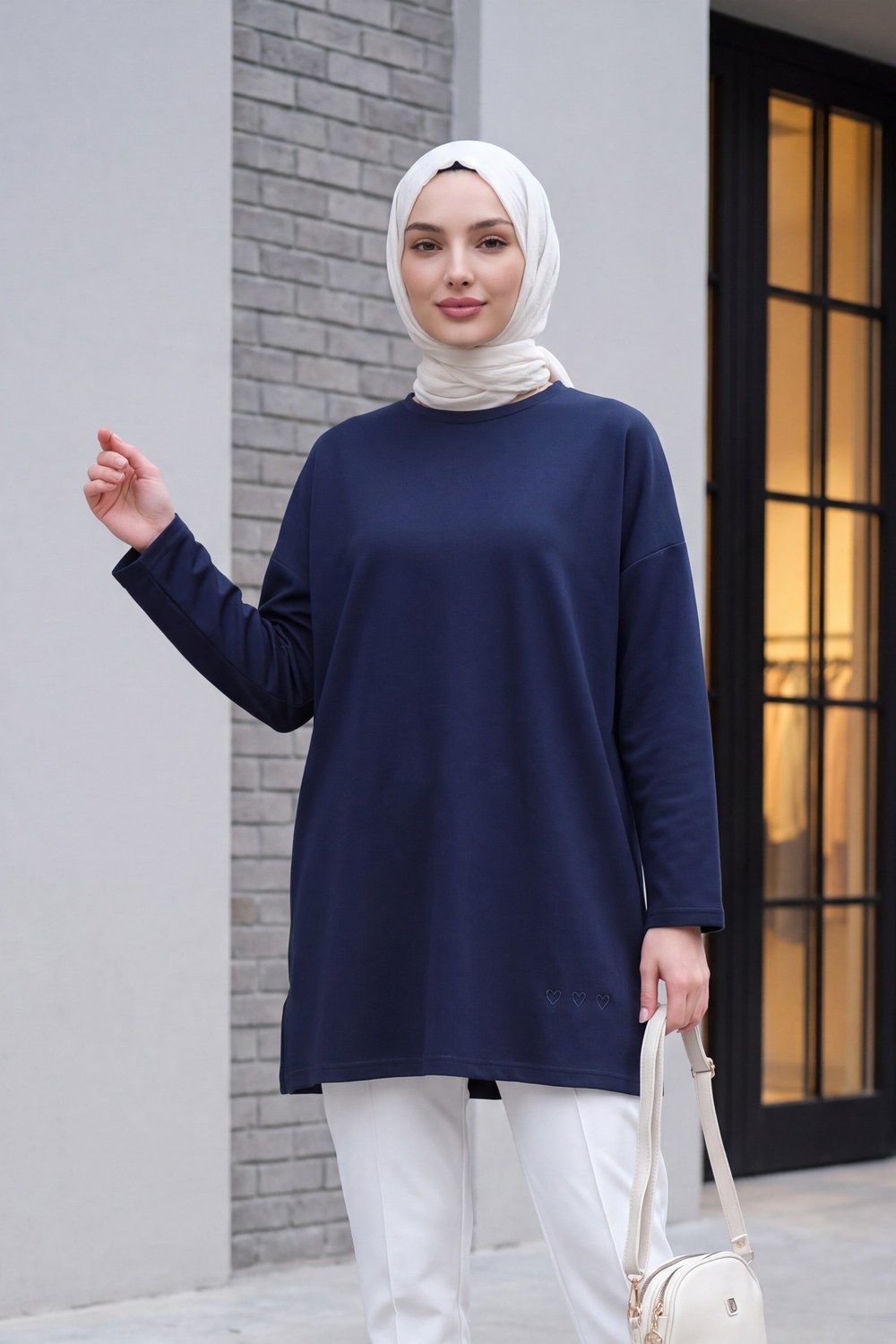 Eteği Kalp Detaylı Yırtmaçlı Salaş Penye Tunik -Laci