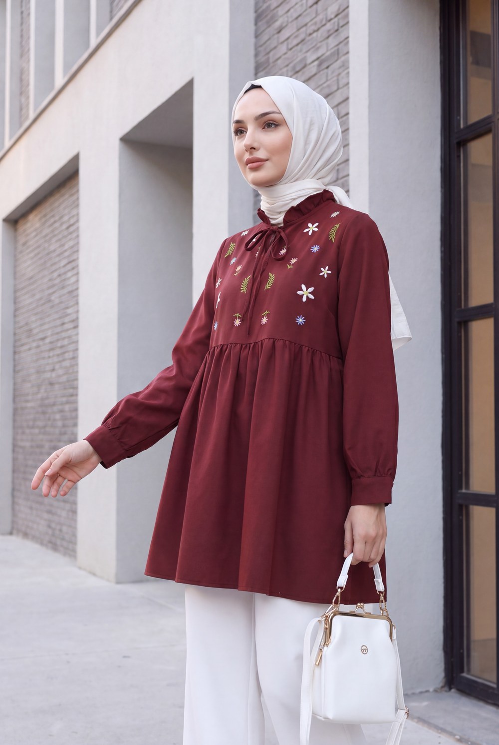 V Yaka Bağlamalı Yakası Fırfırlı Çiçek Nakışlı Poplin Tunik -Bordo
