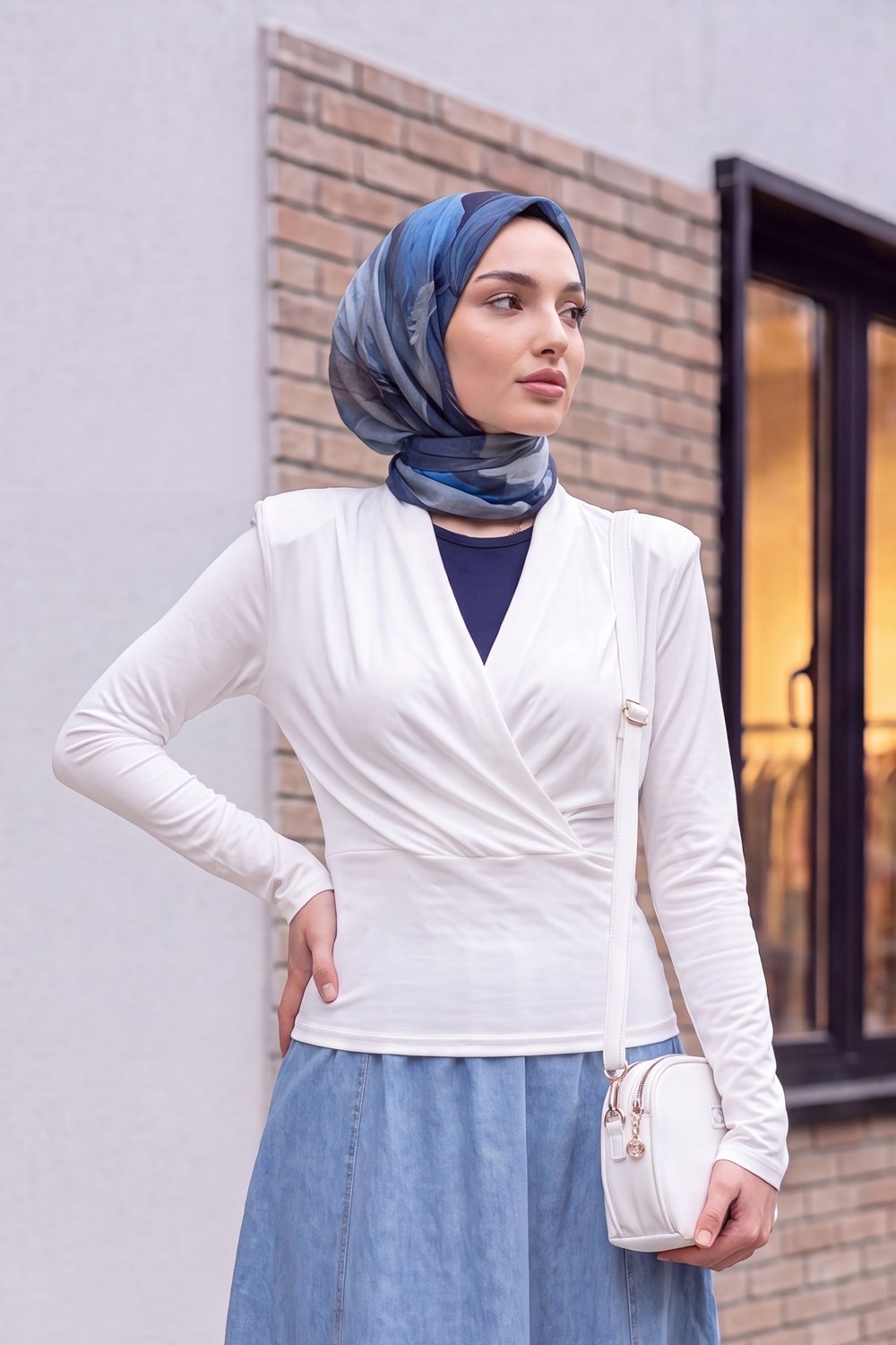 Vatkalı Kruvaze Model Sandy Bluz -Beyaz